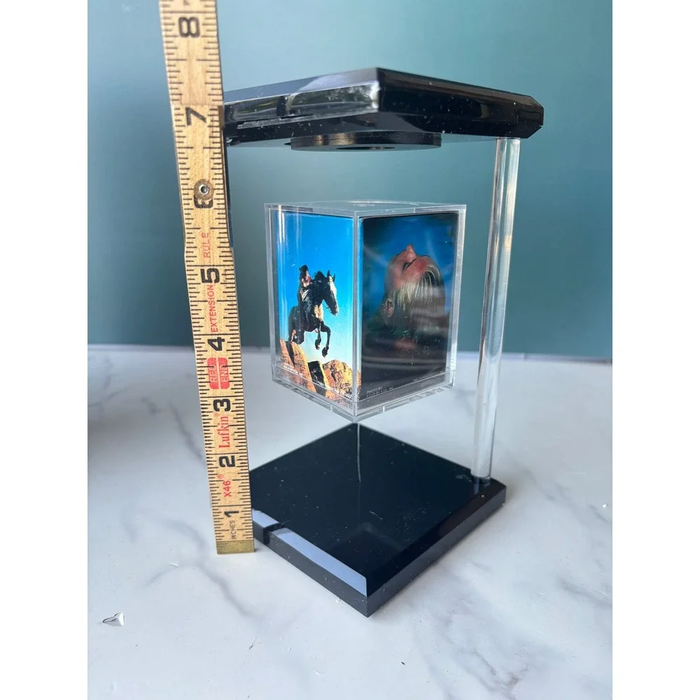 Vintage 1989 Dakin Terragrafics Newton Floating Magnetic Photo Cube Black Lucite